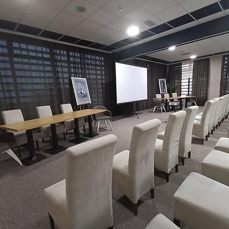 Garnet Hotel & Event Centar 鲁马 外观 照片