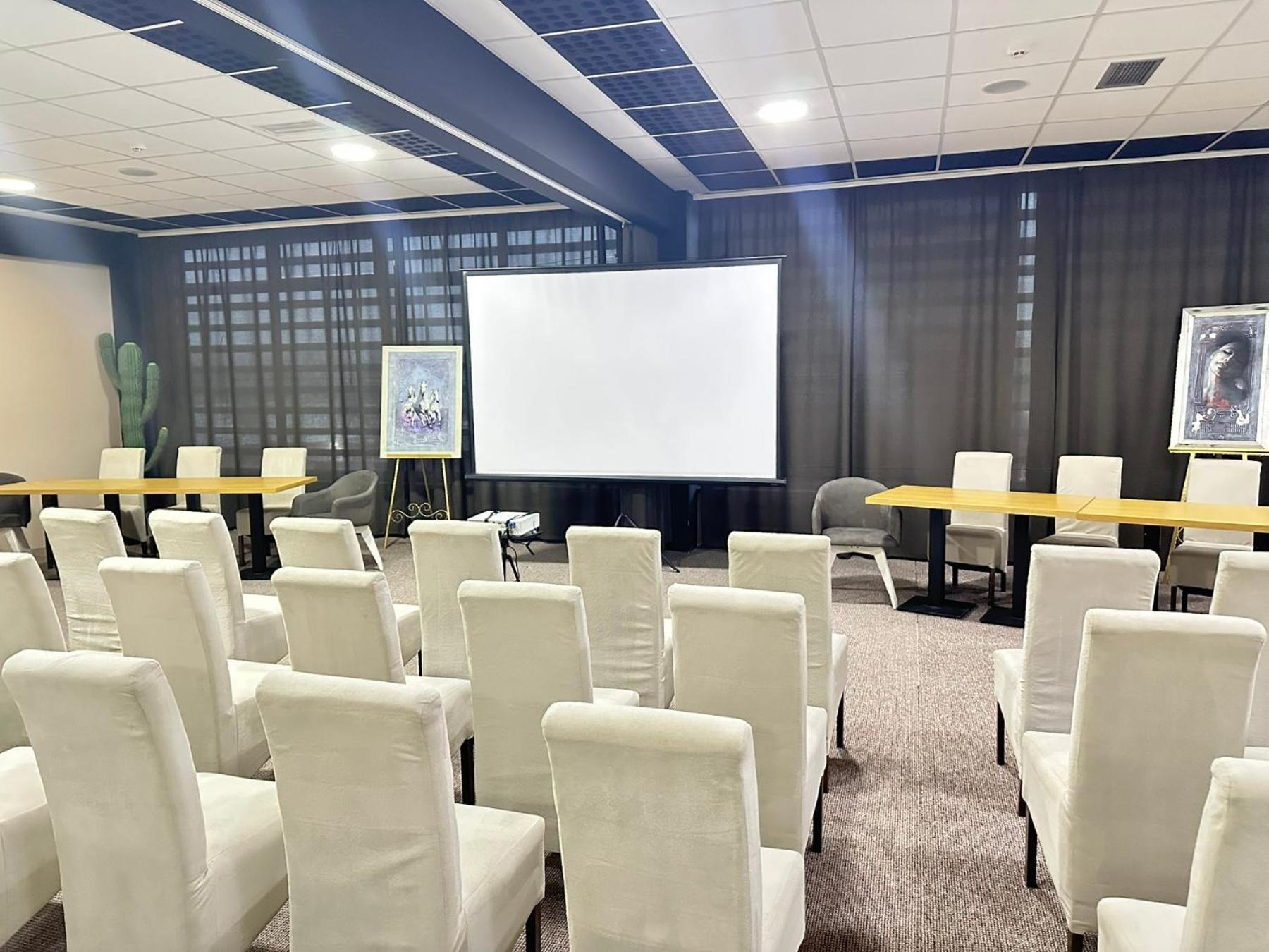 Garnet Hotel & Event Centar 鲁马 外观 照片